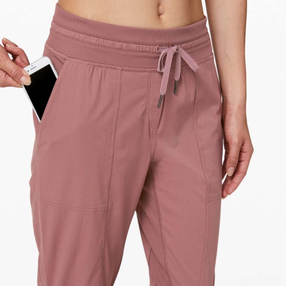 Lululemon Athletica Red Dust Dance Studio Crops Size 4 - Picture 4 of 11